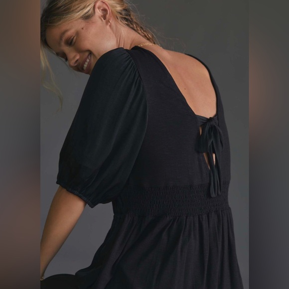 NWTs ANTHROPOLOGIE cut-out vneck top black size small - Picture 2 of 8